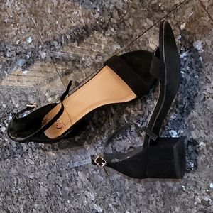 Size 9 black block heel sandals